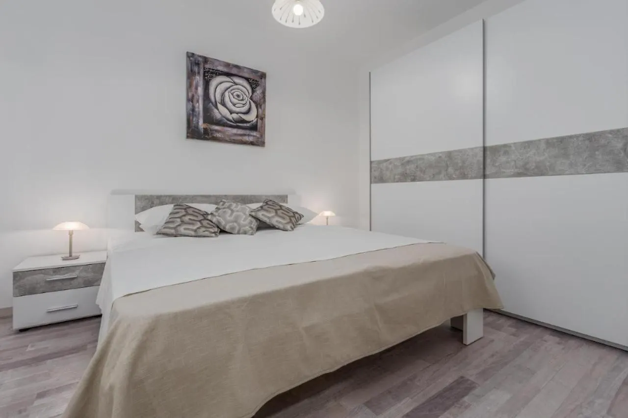 Apartamento Edi Blue Funtana 0*,